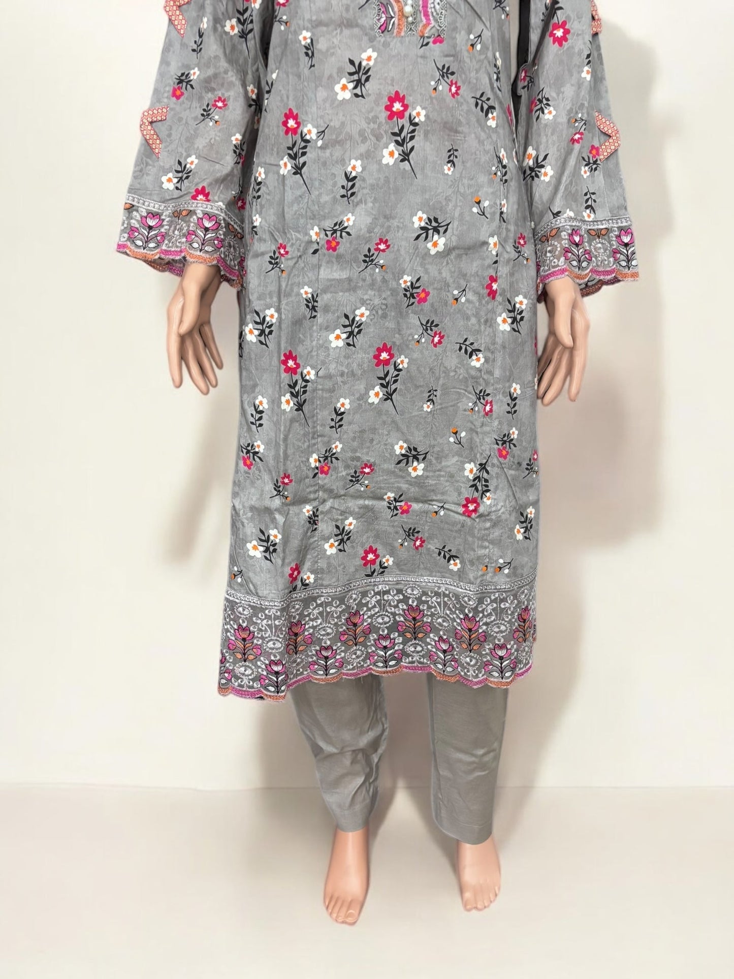 TRADITIONAL PAKISTANI SALWAR KAMEEZ – ETHNIC WEAR FOR WOMEN-274