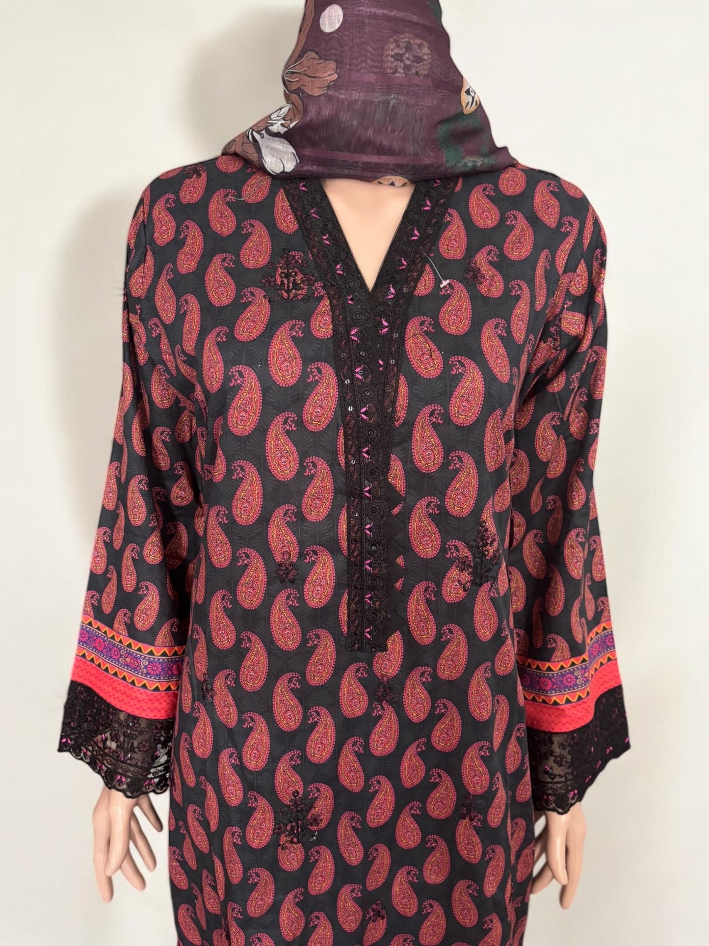 TRADITIONAL PAKISTANI SALWAR KAMEEZ – ETHNIC WEAR FOR WOMEN-284