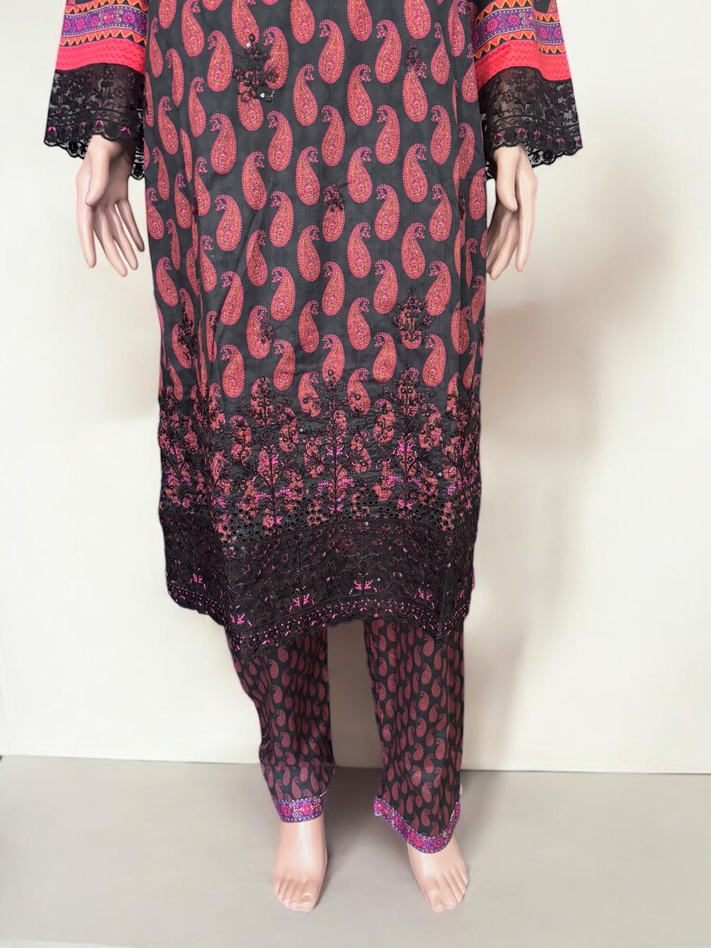 TRADITIONAL PAKISTANI SALWAR KAMEEZ – ETHNIC WEAR FOR WOMEN-284