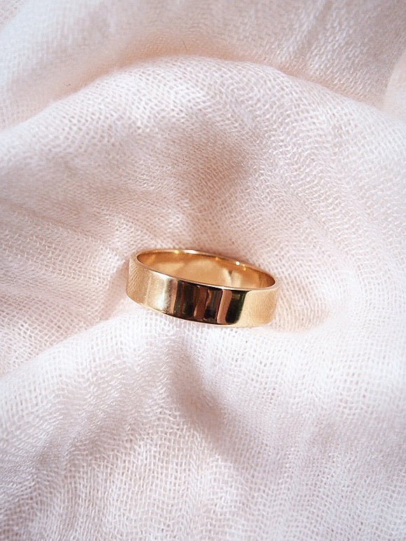 THICK GOLD FLAT BAND RING - HALOA