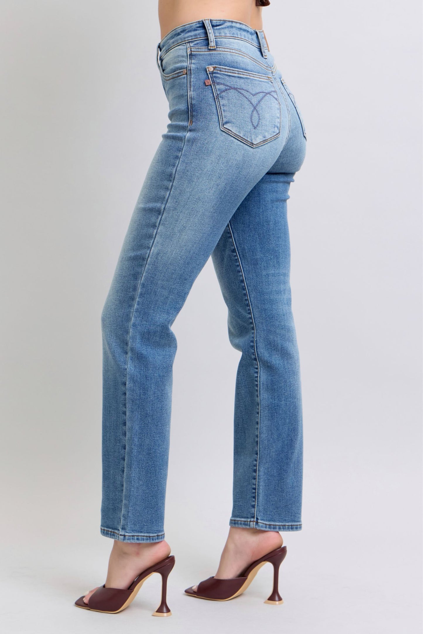 JUDY BLUE FULL SIZE WASH THERMAL STRAIGHT JEANS WITH POCKETS