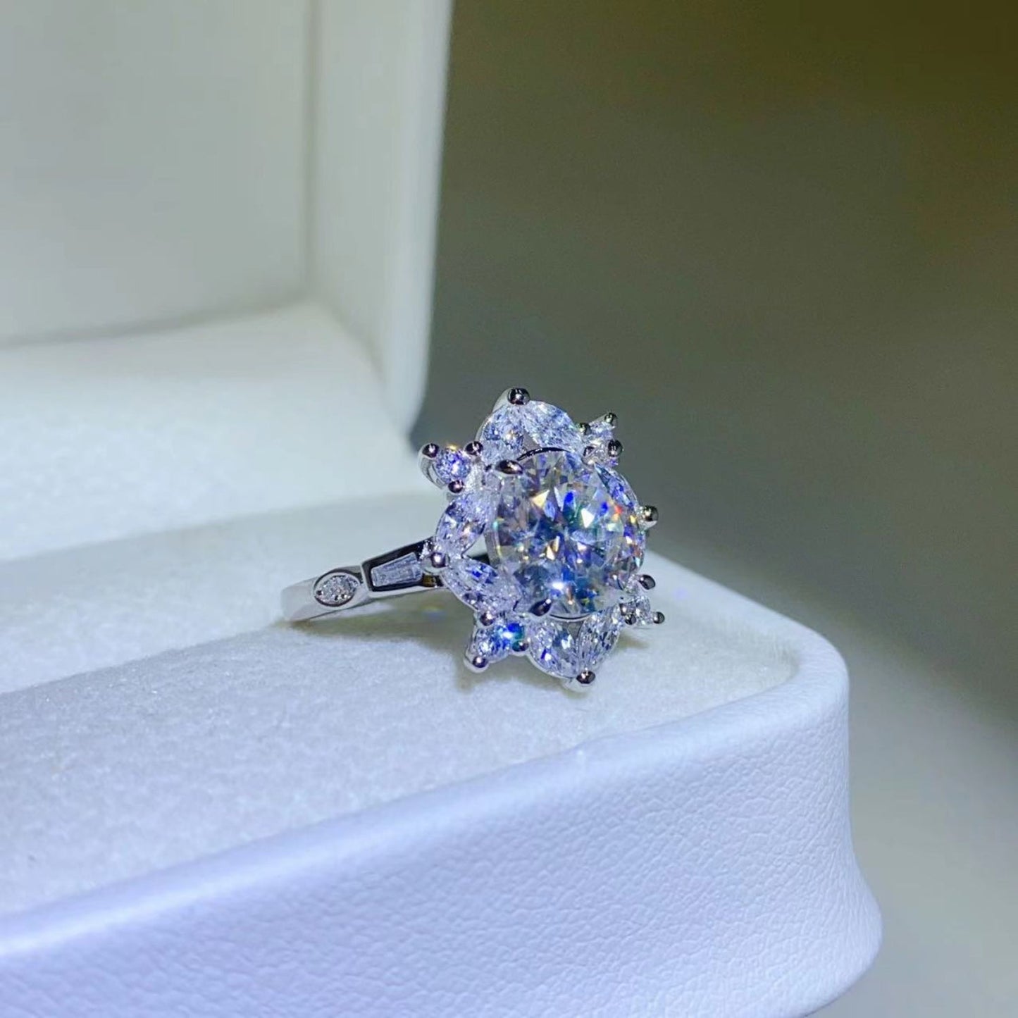 2 CARAT MOISSANITE 925 STERLING SILVER RING-Thriftique Marketplace