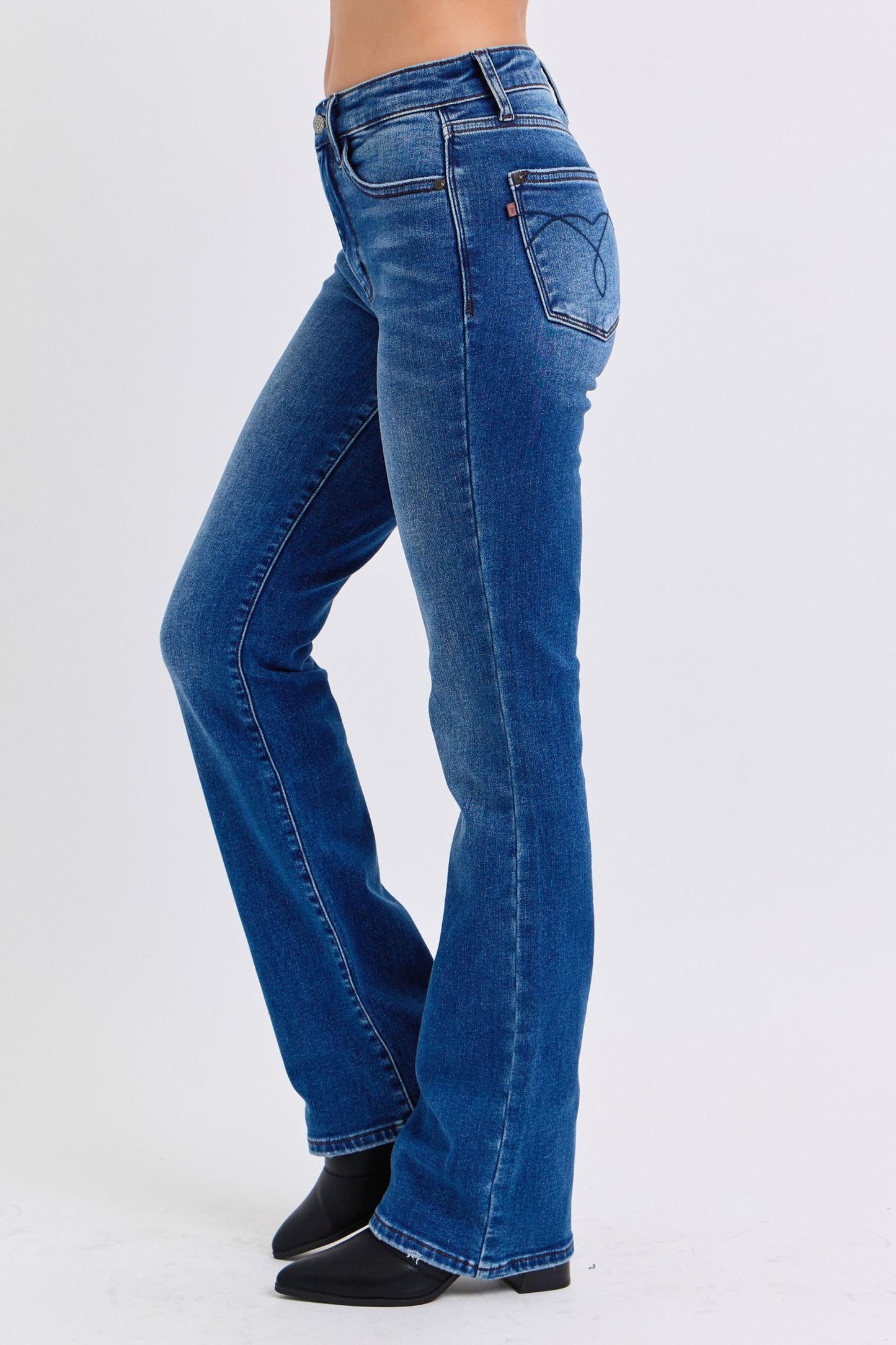 JUDY BLUE FULL SIZE MID-RISE BOOTCUT JEANS WITH POCKETS