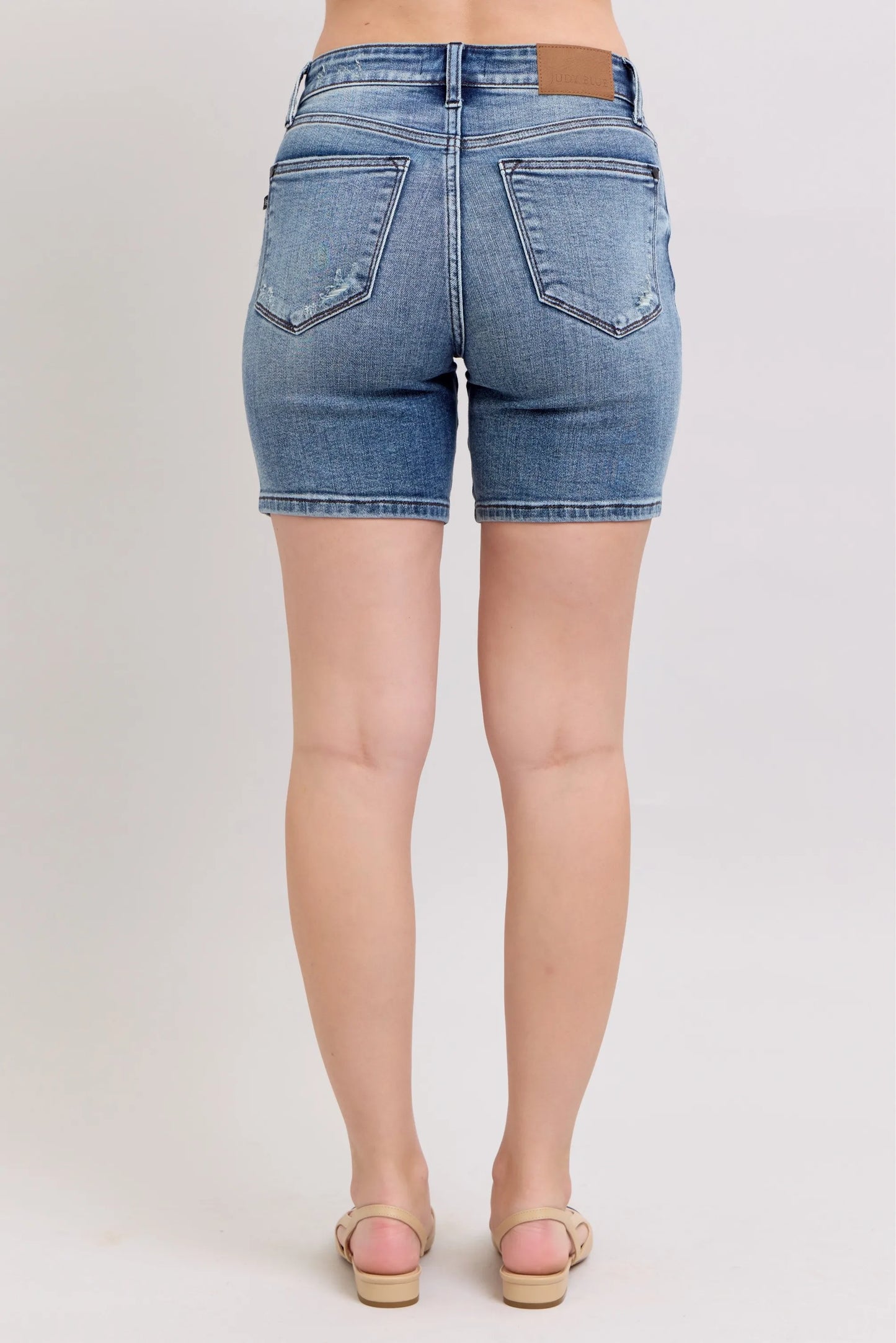 JUDY BLUE BUTTON FLY MID LENGTH DENIM SHORTS W/ DESTROY