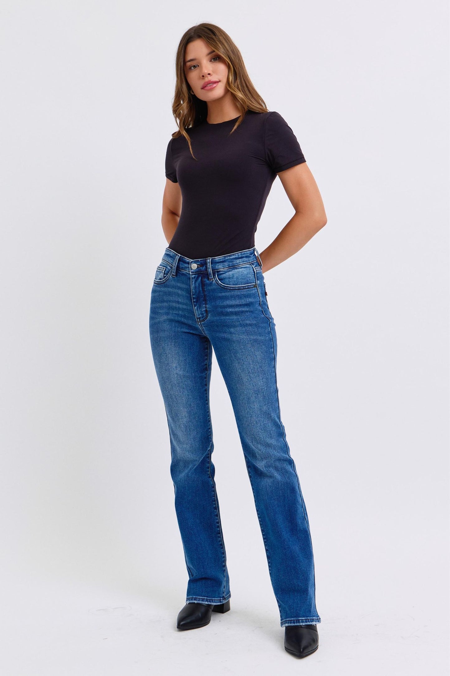 JUDY BLUE FULL SIZE MID-RISE BOOTCUT JEANS WITH POCKETS