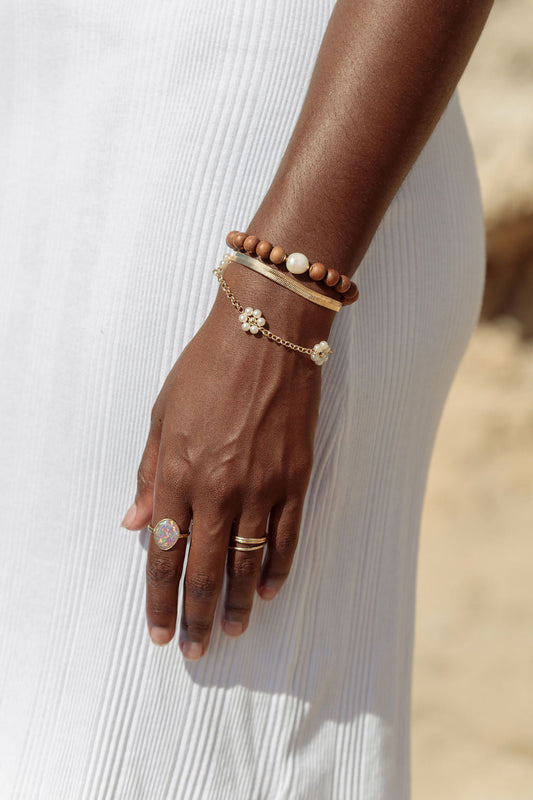 STRETCHY WHITE PEARL SANDALWOOD BRACELET - KAMAHA'O