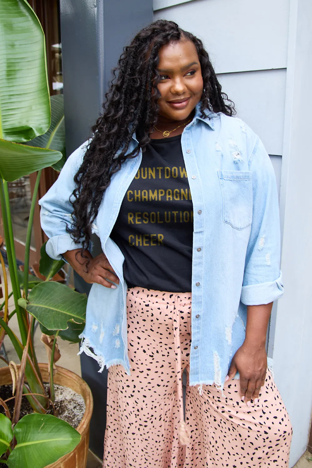 SIMPLY LOVE FULL SIZE COUNTDOWNS CHAMPAGNE RESOLUTIONS & CHEER ROUND NECK T-SHIRT