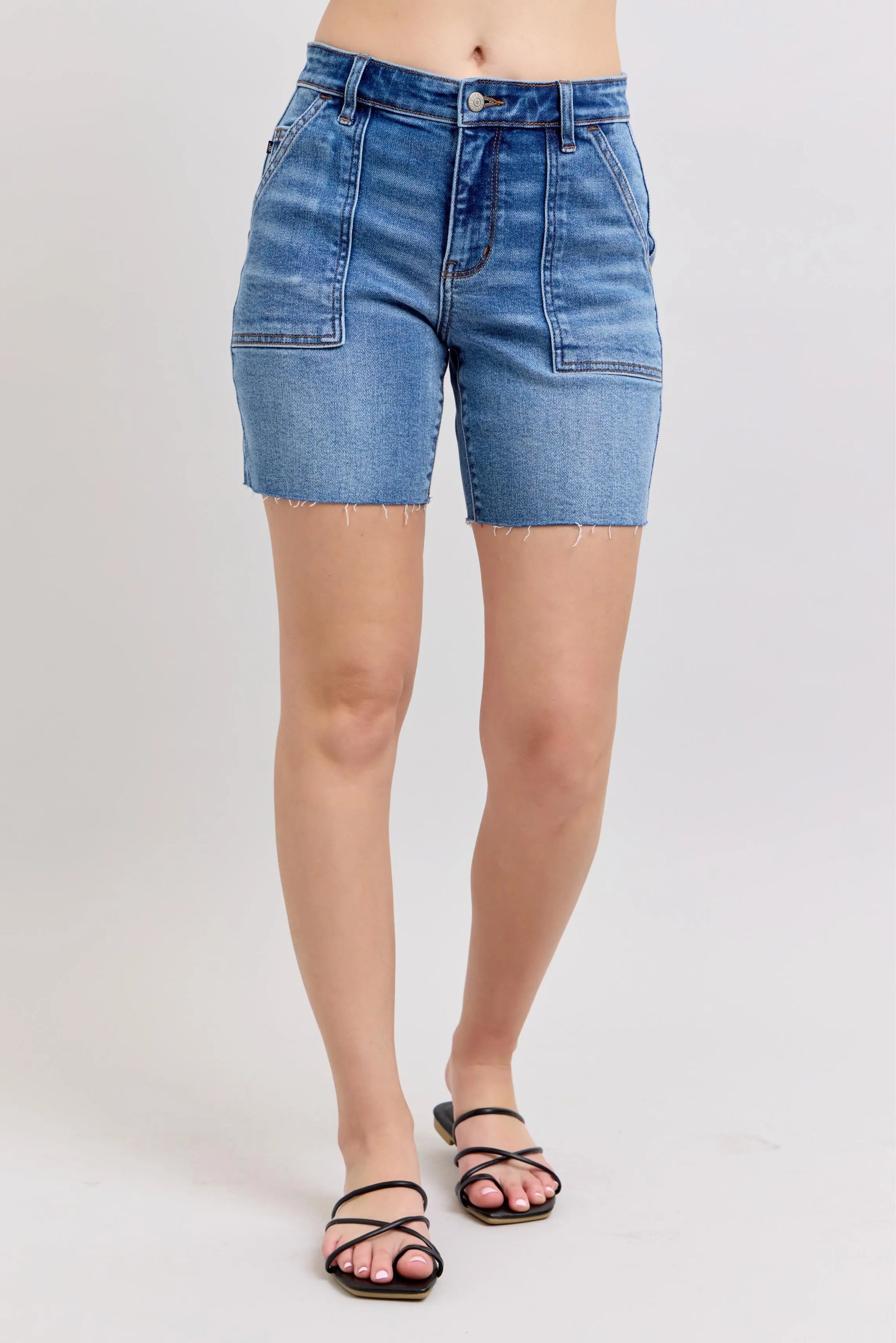 JUDY BLUE FULL SIZE MID RISE BERMUDAS DENIM SHORTS W/ BACK FLAP POCKETS PLUS SIZE