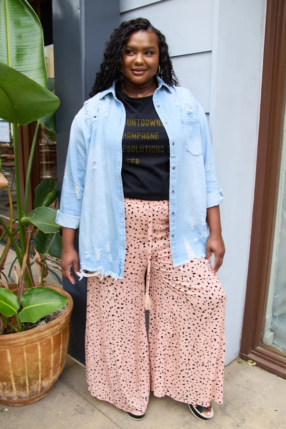 SIMPLY LOVE FULL SIZE COUNTDOWNS CHAMPAGNE RESOLUTIONS & CHEER ROUND NECK T-SHIRT