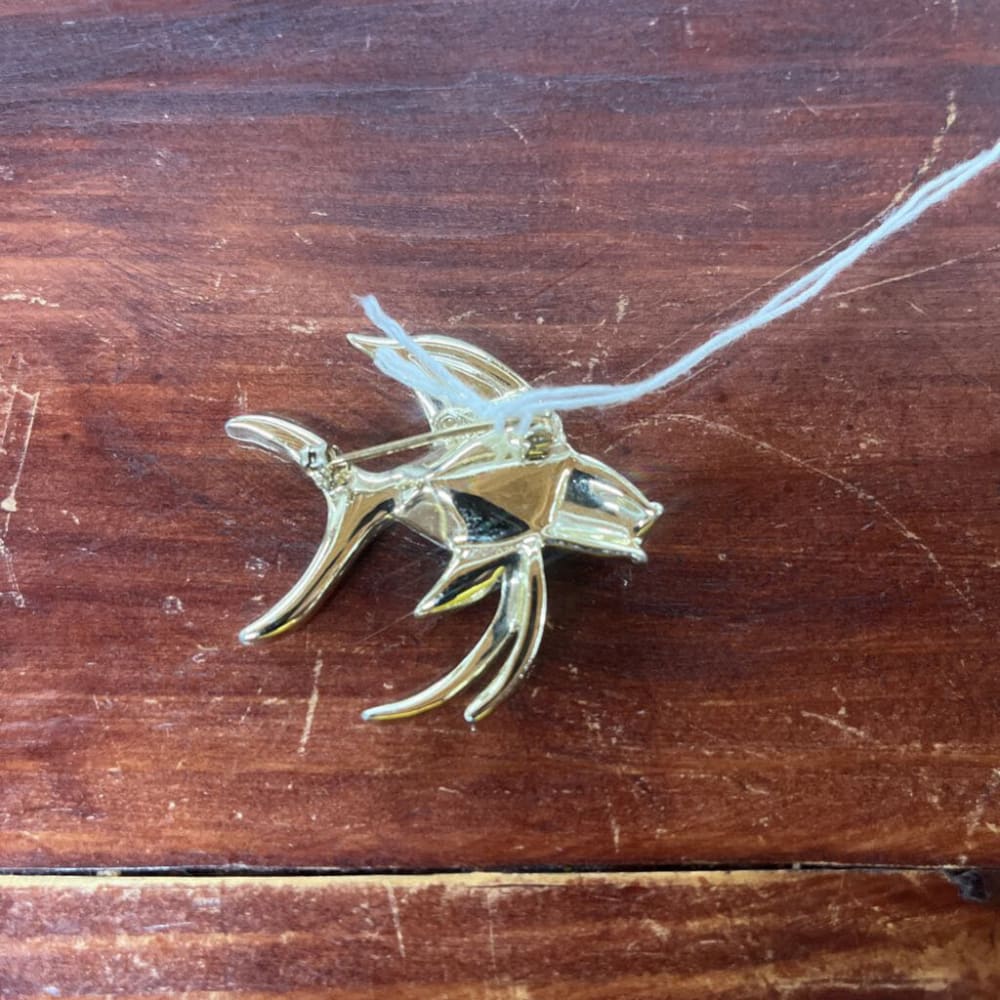 VINTAGE SARAH COVENTRY ANGEL FISH BROOCH