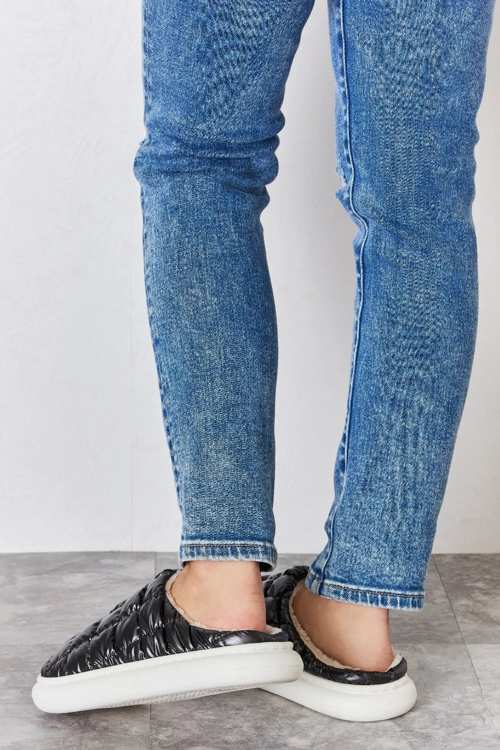 MELODY PUFFER PLUSH SLIPPERS