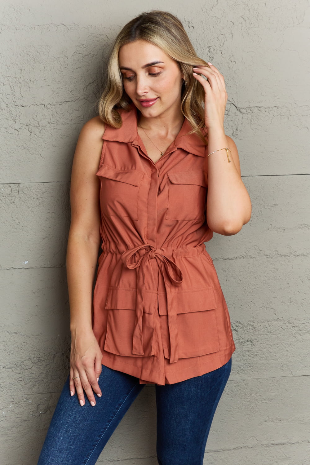 NINEXIS FOLLOW THE LIGHT SLEEVELESS COLLARED BUTTON DOWN TOP