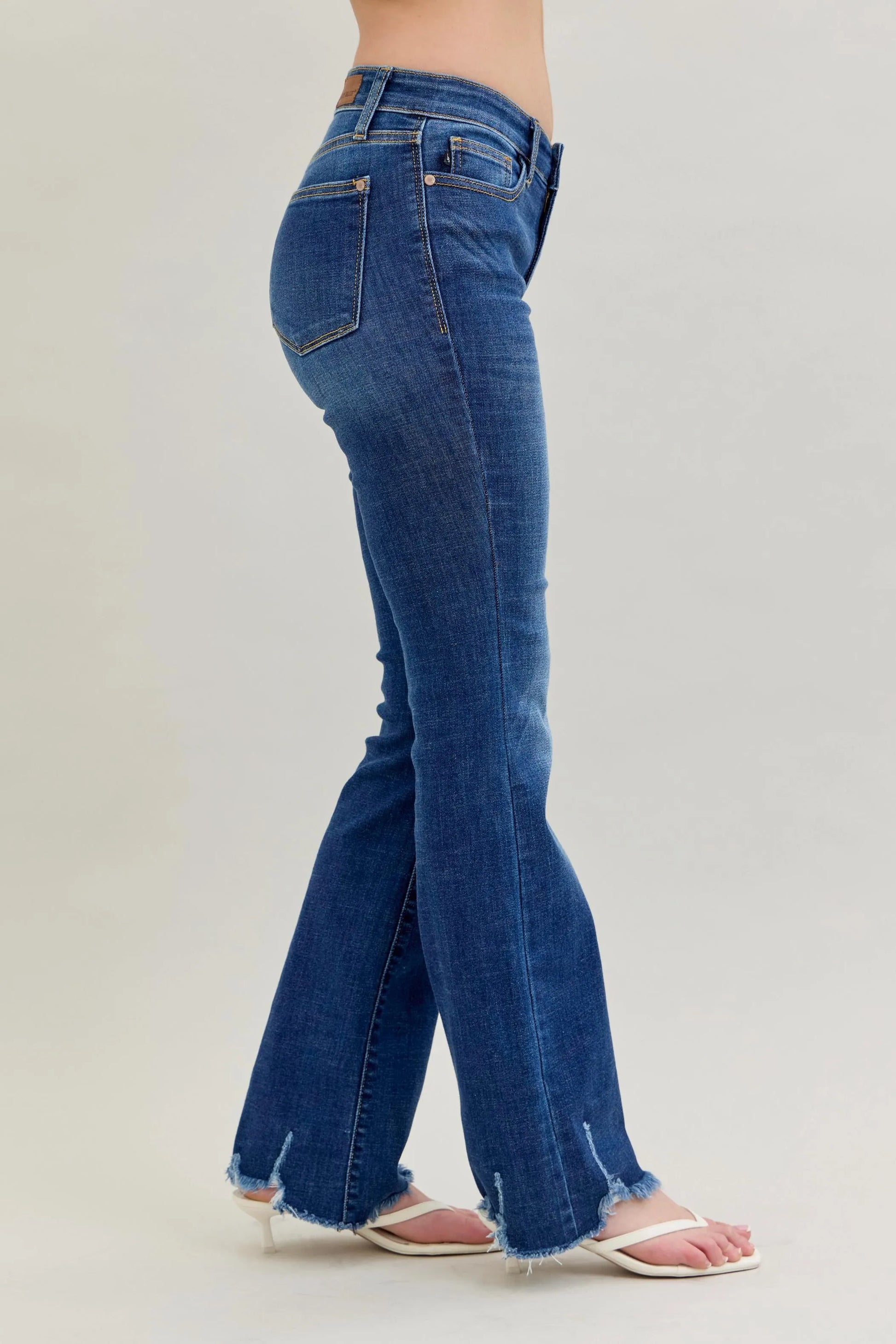 JUDY BLUE FULL SIZE MID-RISE NON-DISTRESSED HEM BOOTCUT JEANS PLUS SIZE