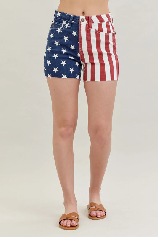 JUDY BLUE FULL SIZE HIGH WAIST AMERICANA FLAG FRAY HEM SHORTS PLUS SIZE