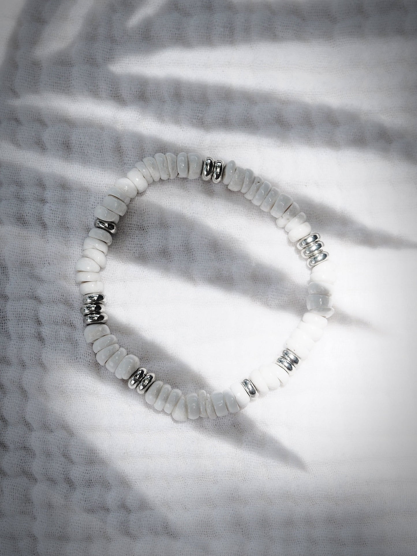 STRETCHY UNISEX WHITE PUKA SHELL BRACELET - IKAIKA