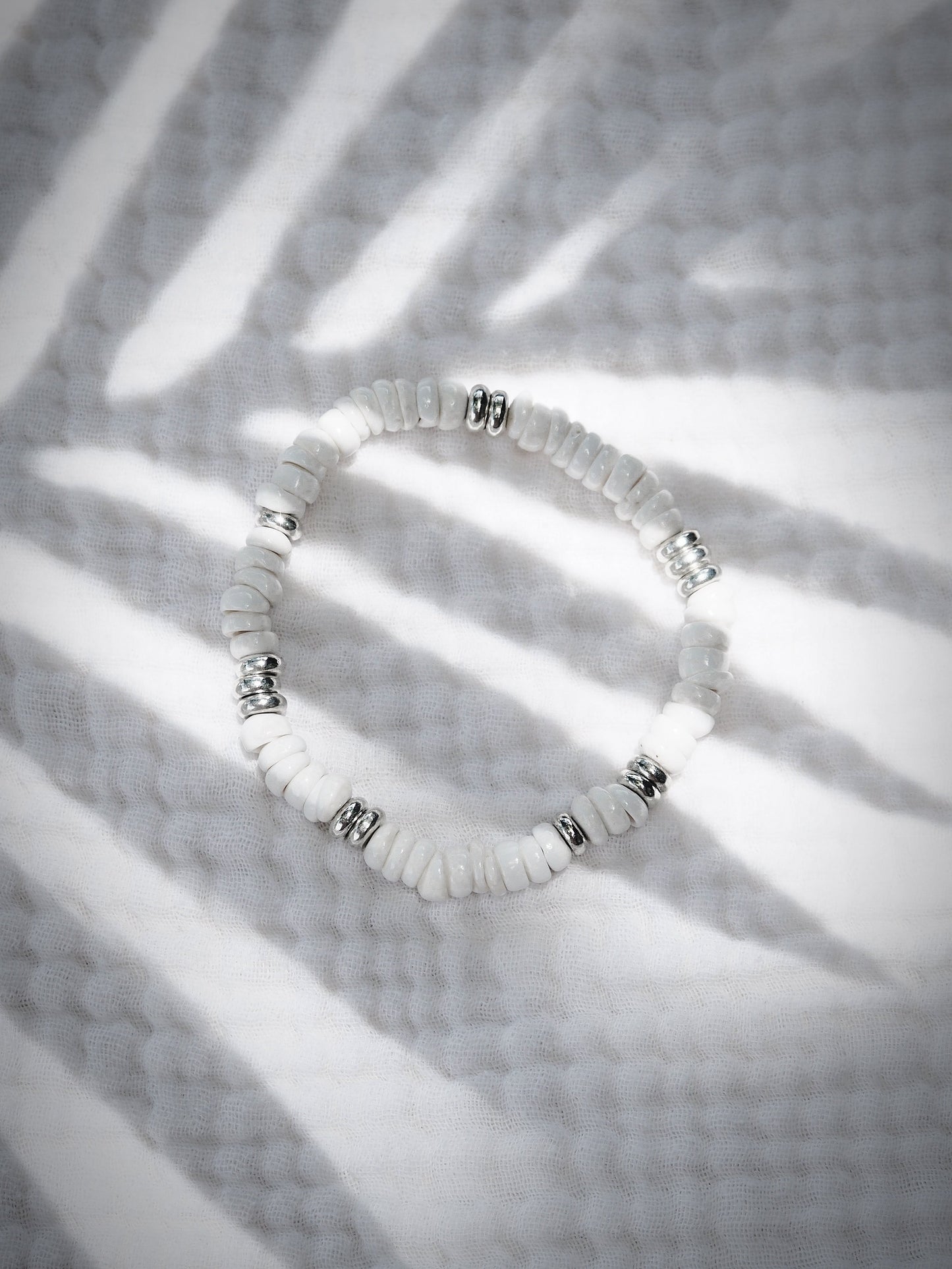 STRETCHY UNISEX WHITE PUKA SHELL BRACELET - IKAIKA