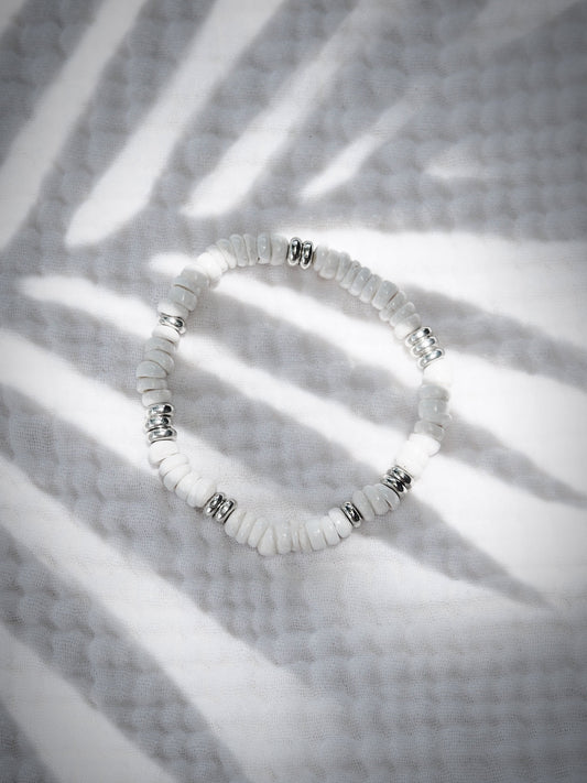 STRETCHY UNISEX WHITE PUKA SHELL BRACELET - IKAIKA