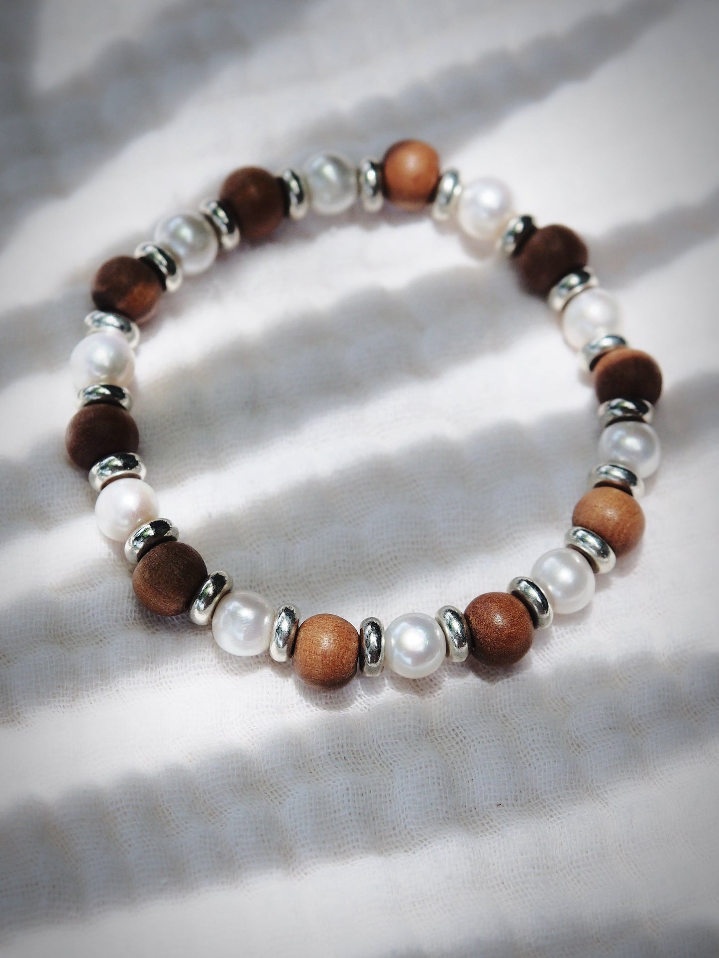 STRETCHY UNISEX MEN'S SANDALWOOD & PEARL BRACELET - KAHOLO