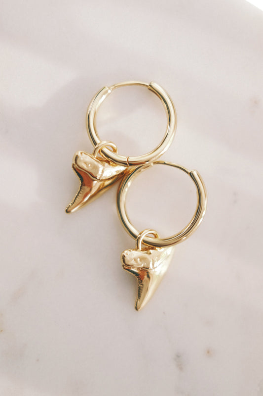 STATEMENT SHARK TOOTH HOOP EARRINGS - MANO