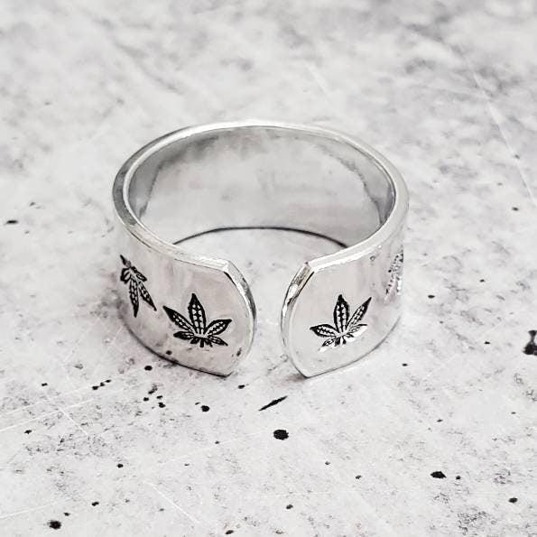 HEMP LEAF SILVER RING