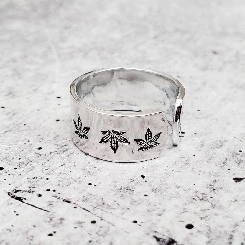 HEMP LEAF SILVER RING