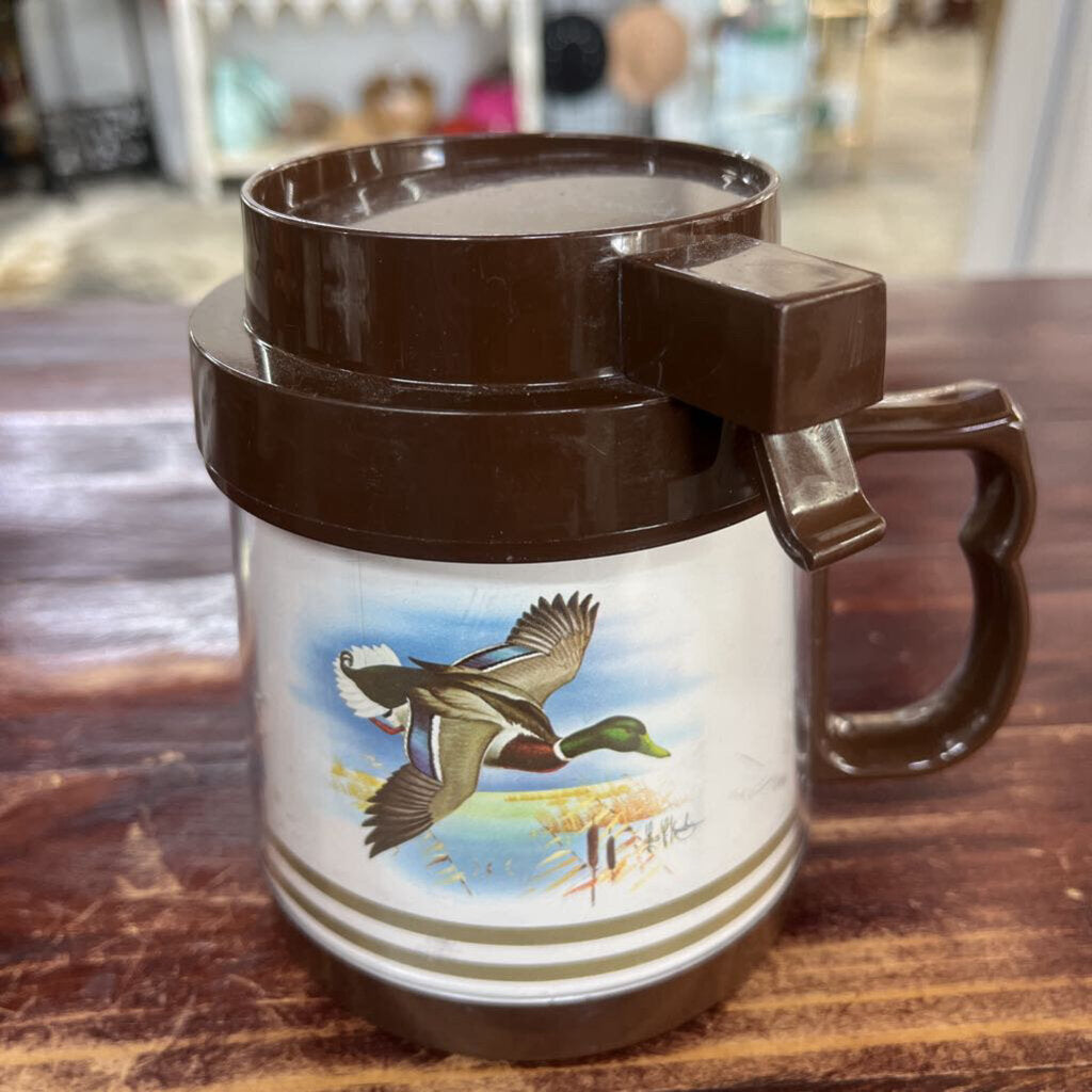 Pair Brown Theme Serv Mugs with Lid