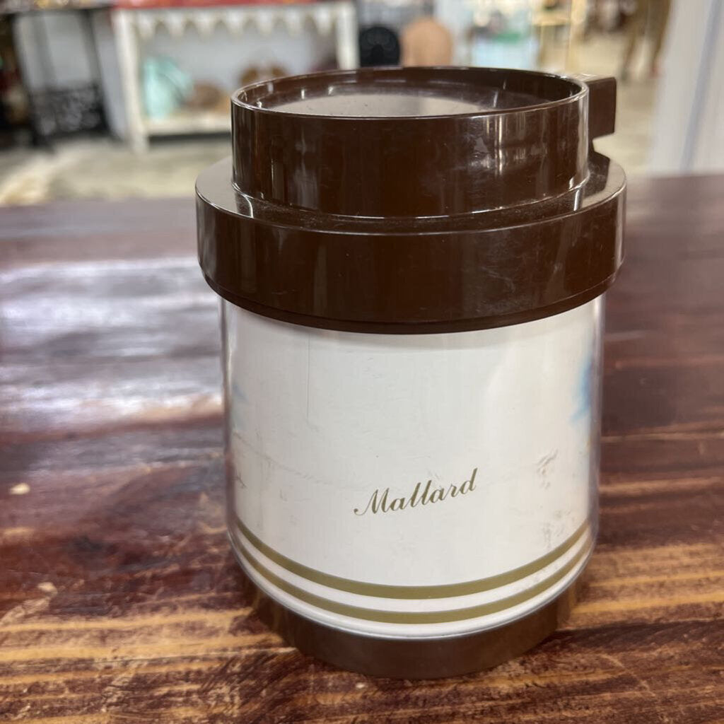 Pair Brown Theme Serv Mugs with Lid