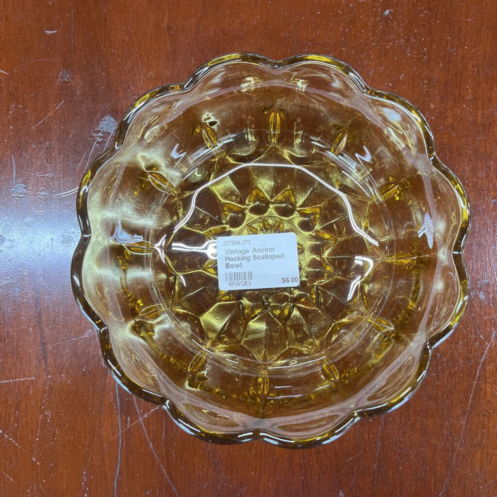 VINTAGE ANCHOR HOCKING SCALLOPED BOWL-Thriftique Marketplace