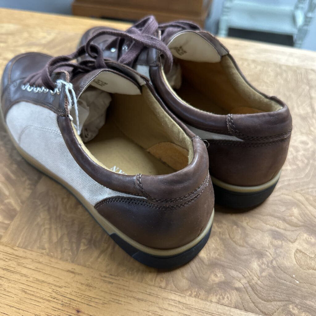 COLE HAAN SIZE: 8.5