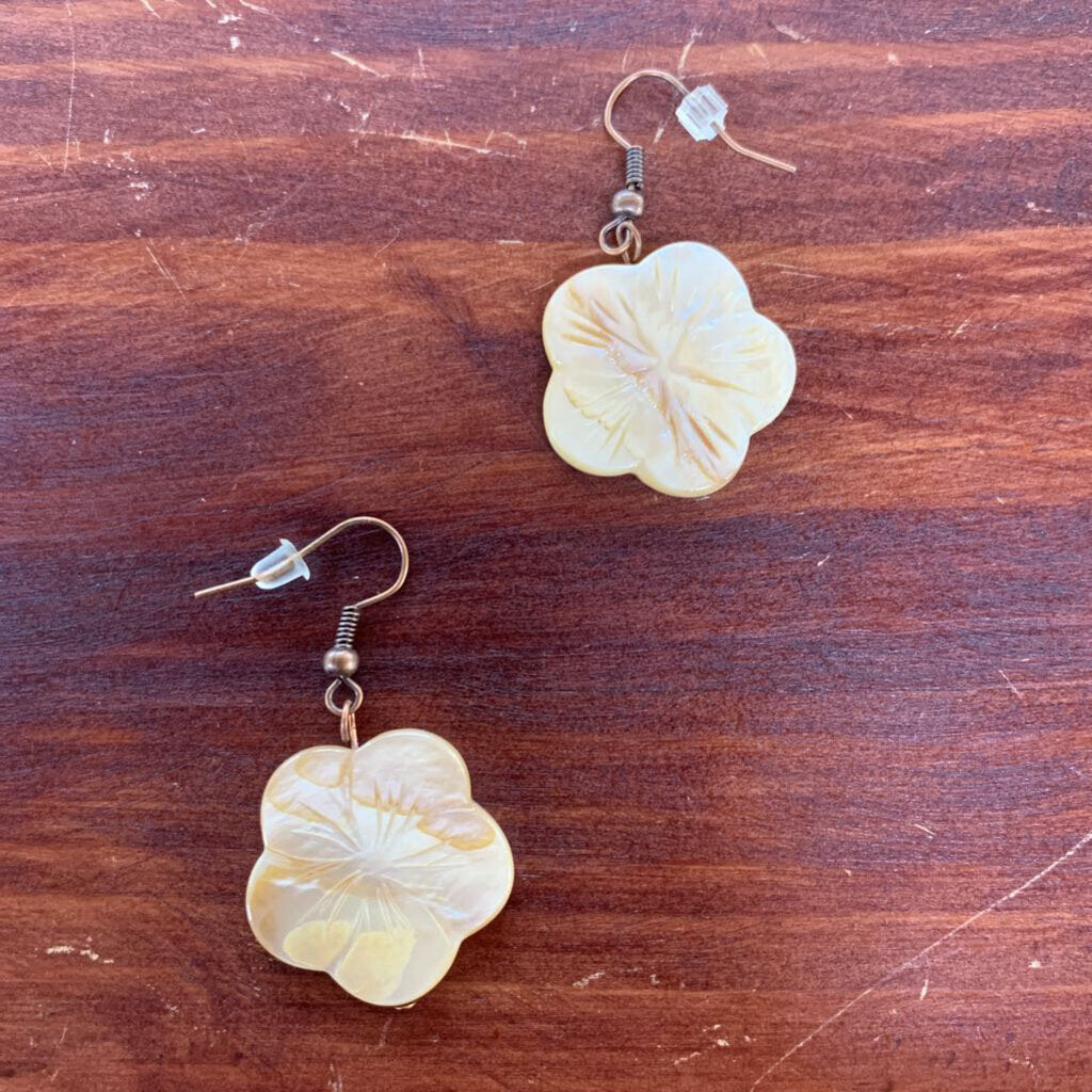 FLOWER SHELL EARRINGS-Thriftique Marketplace