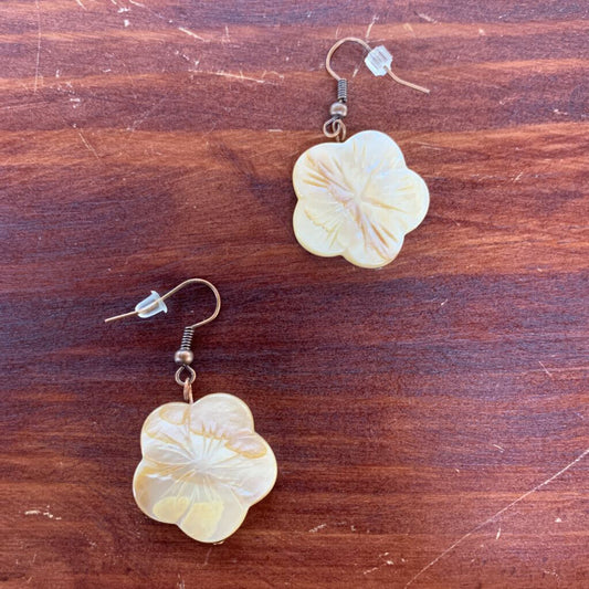 FLOWER SHELL EARRINGS