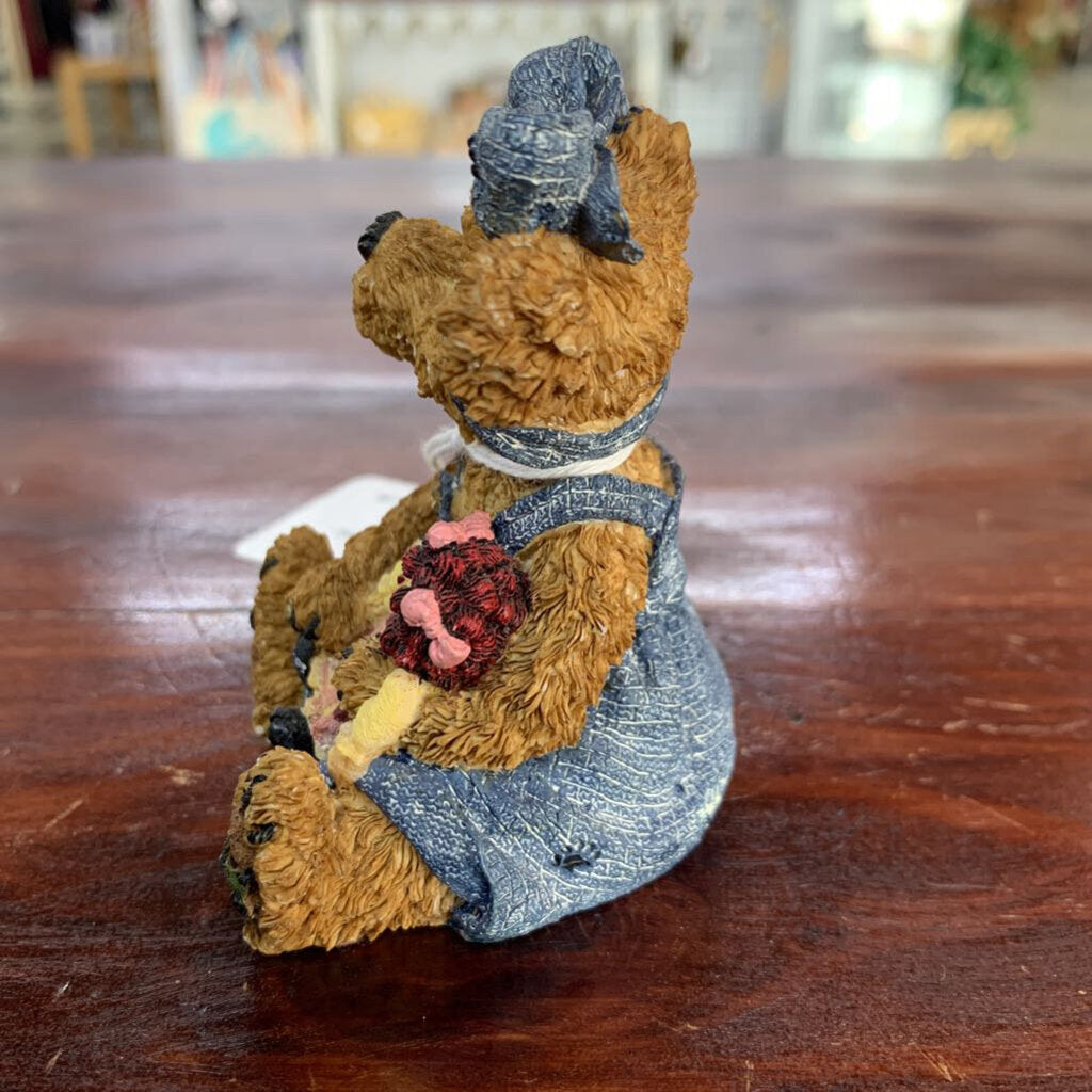 RETIRED BOYDS BEAR FIGURINE