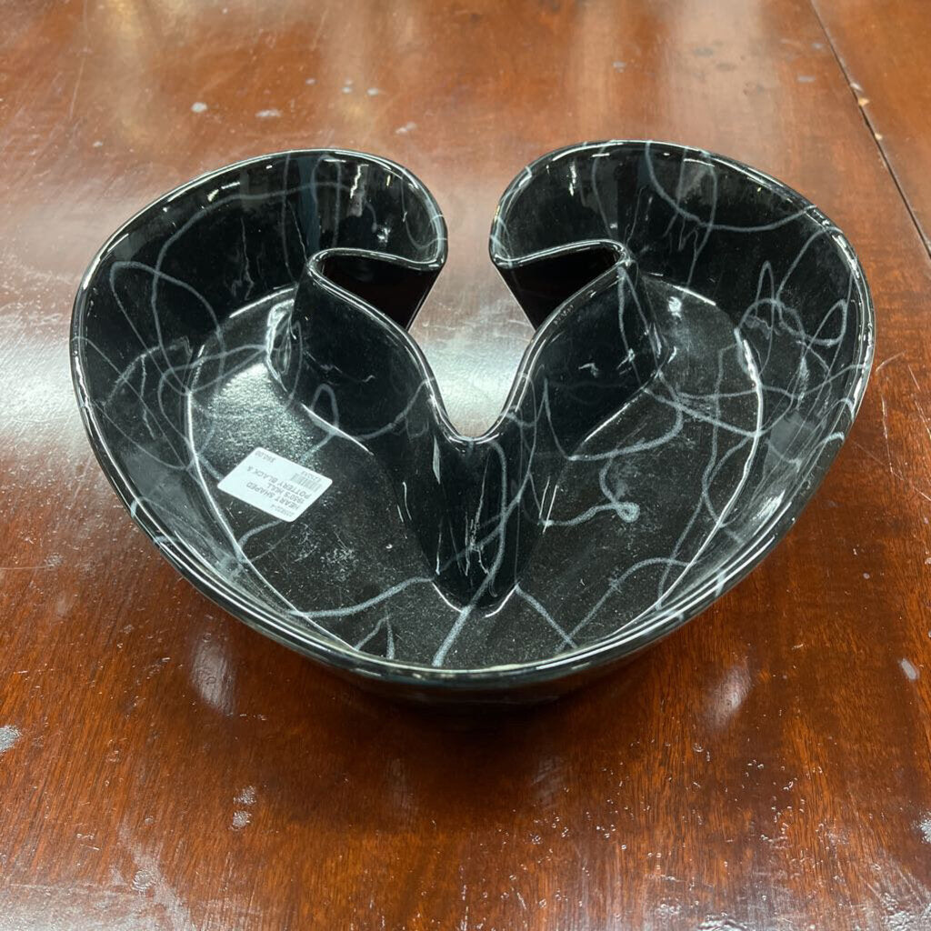 HEART SHAPED 1950'S HULL POTTERY BLACK & WHITE