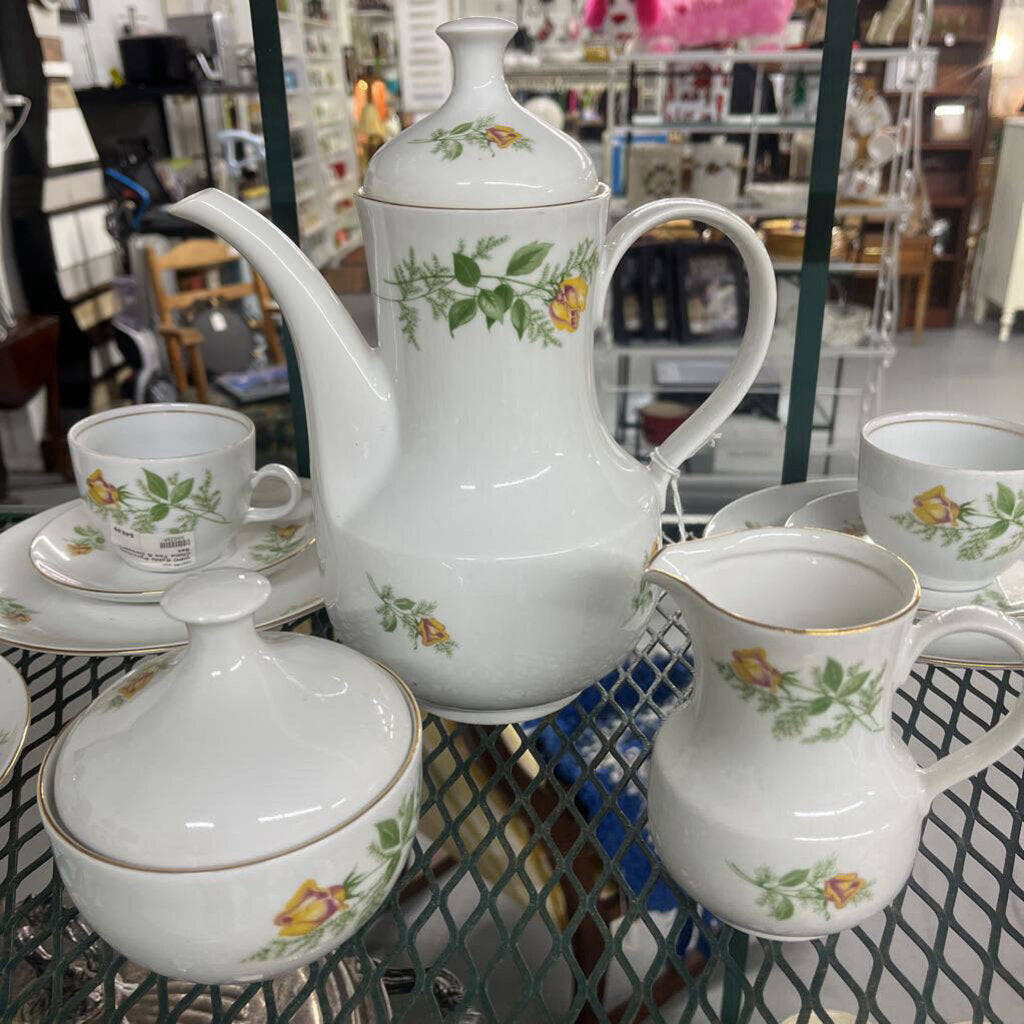 17PC Kahla Porcelain China Tea & Dessert Set