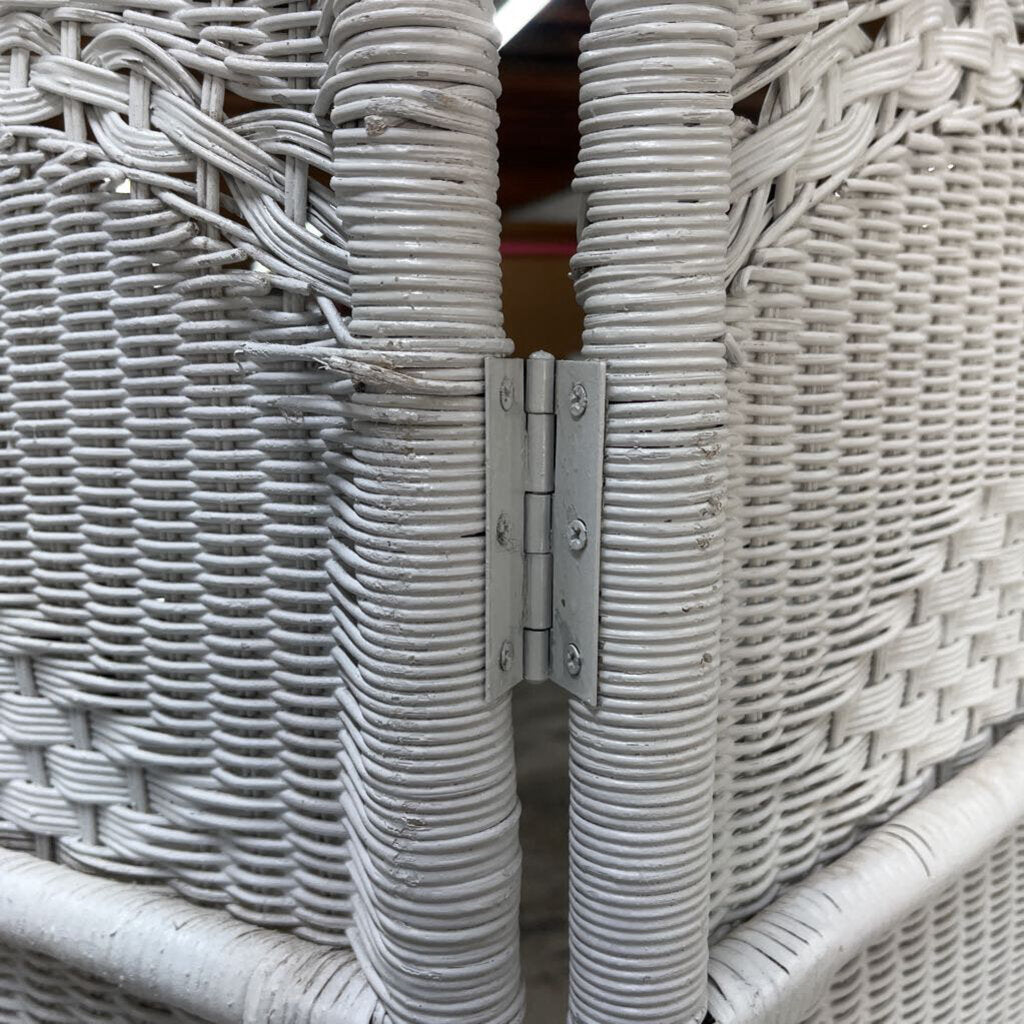 WICKER SCREEN (STORE LOCATED AT 2114 PASS ROAD, GULFPORT, MS)