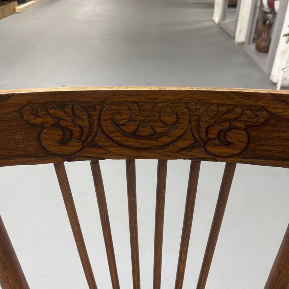 VINTAGE CHAIR
