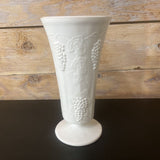 WHITE VASE GRAPES