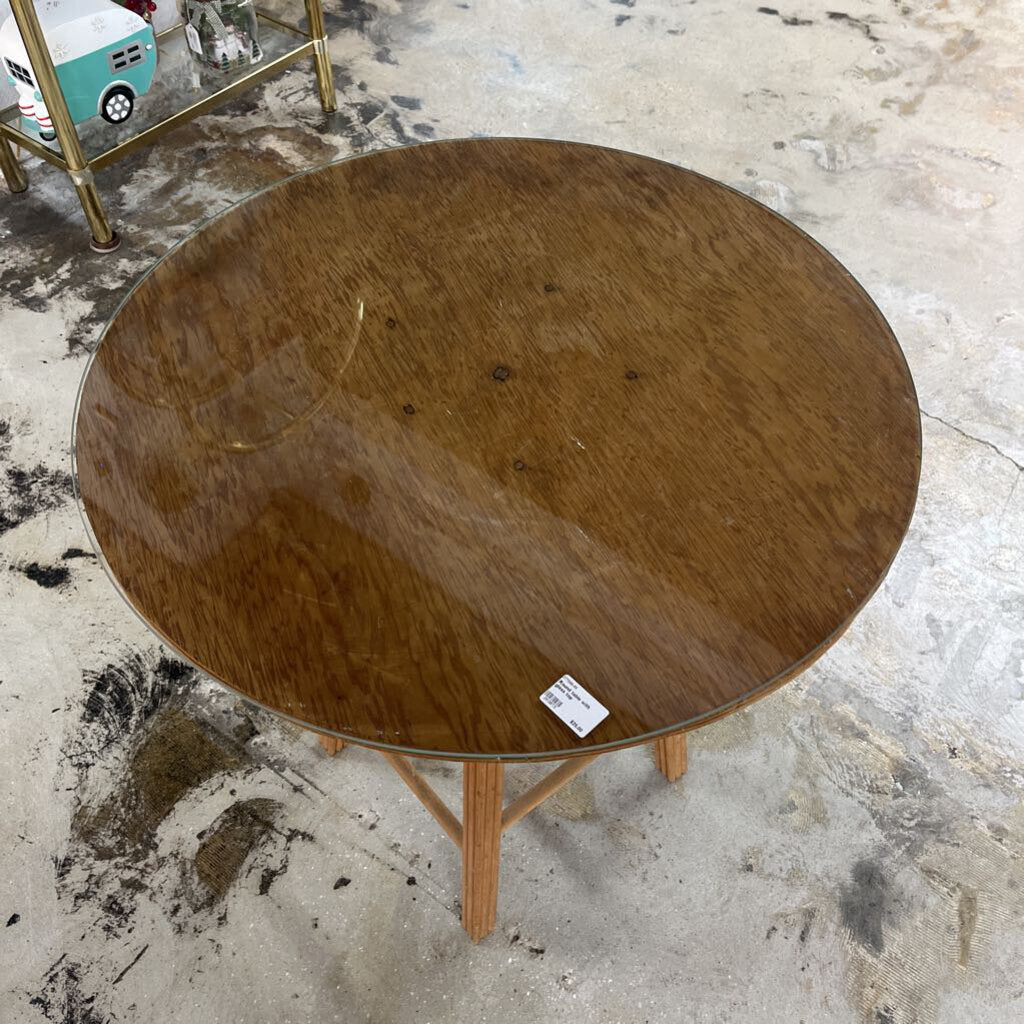 ROUND TABLE WITH GLASS TOP