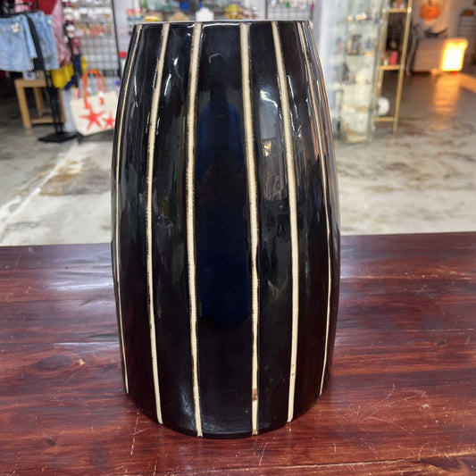 BLACK CERAMIC STRIPE VASE