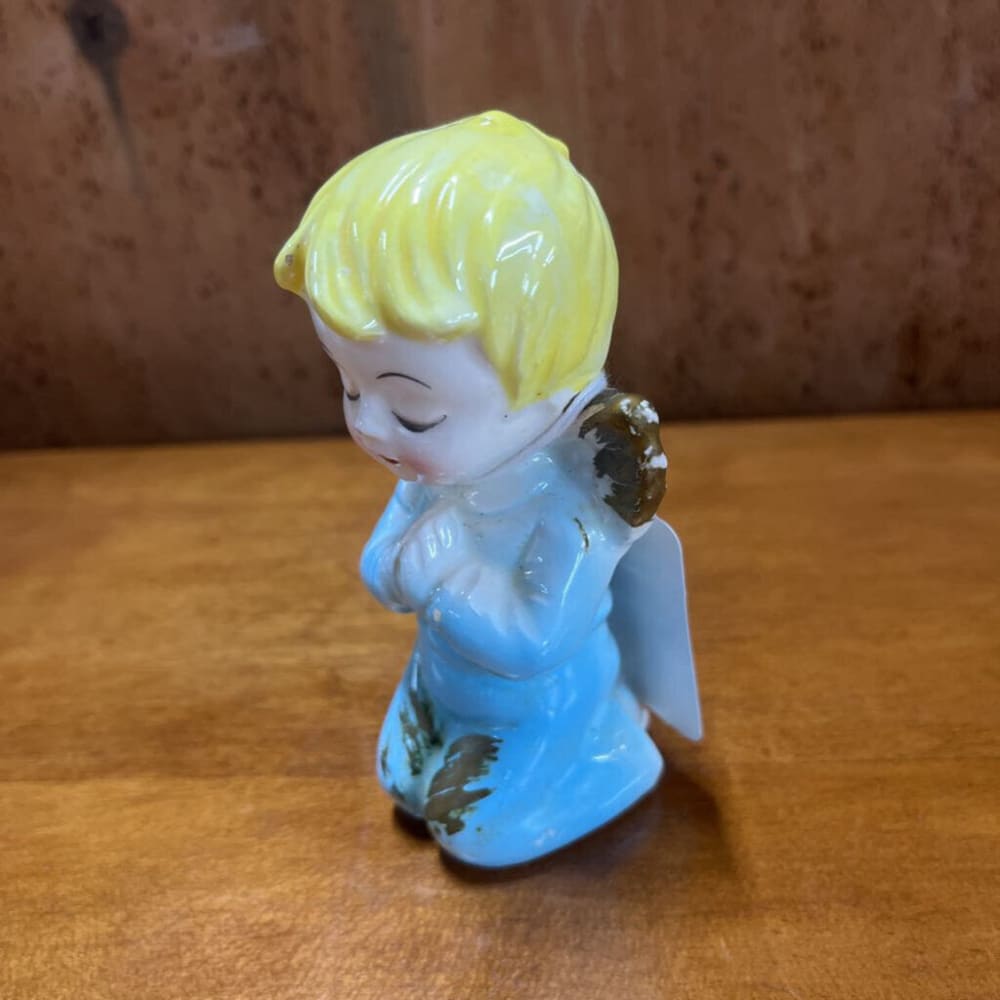 1 PRAYING BOY SINGLE ANGEL SALT OR PEPPER SHAKER