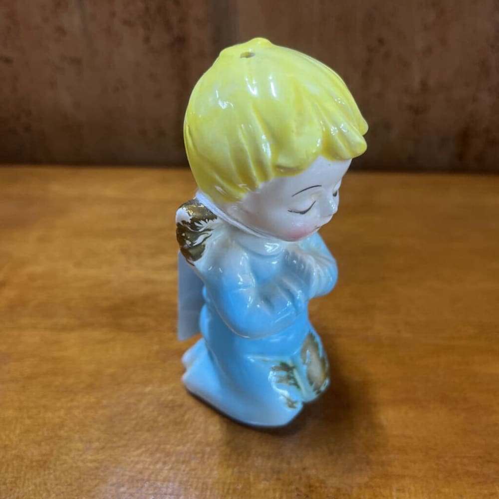 1 PRAYING BOY SINGLE ANGEL SALT OR PEPPER SHAKER