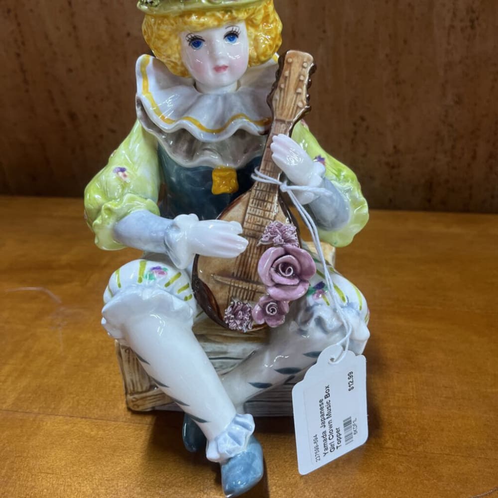 YAMADA JAPANESE GIRL CLOWN MUSIC BOX TOPPER