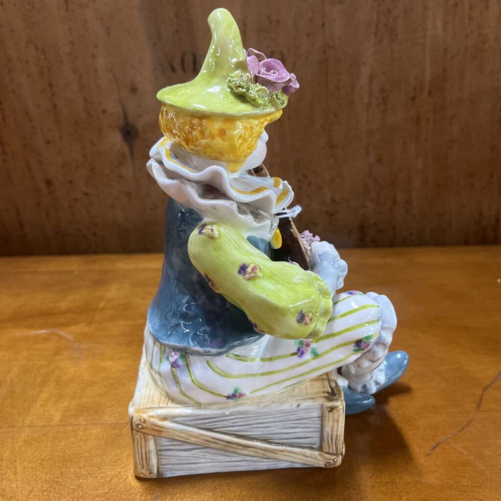 YAMADA JAPANESE GIRL CLOWN MUSIC BOX TOPPER