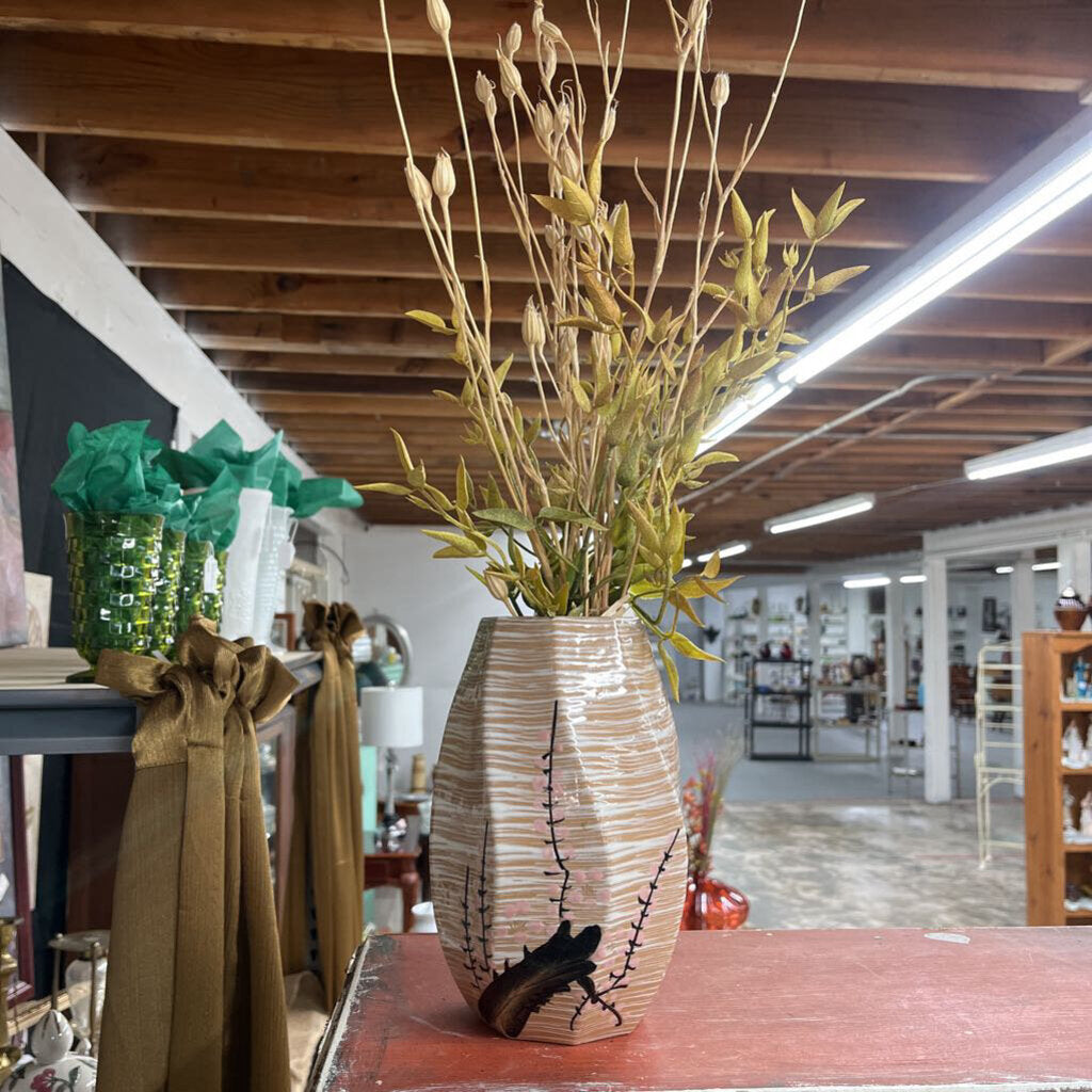 BIEGE VASE WITH DRIED FLOWERS