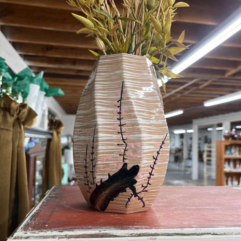 BIEGE VASE WITH DRIED FLOWERS