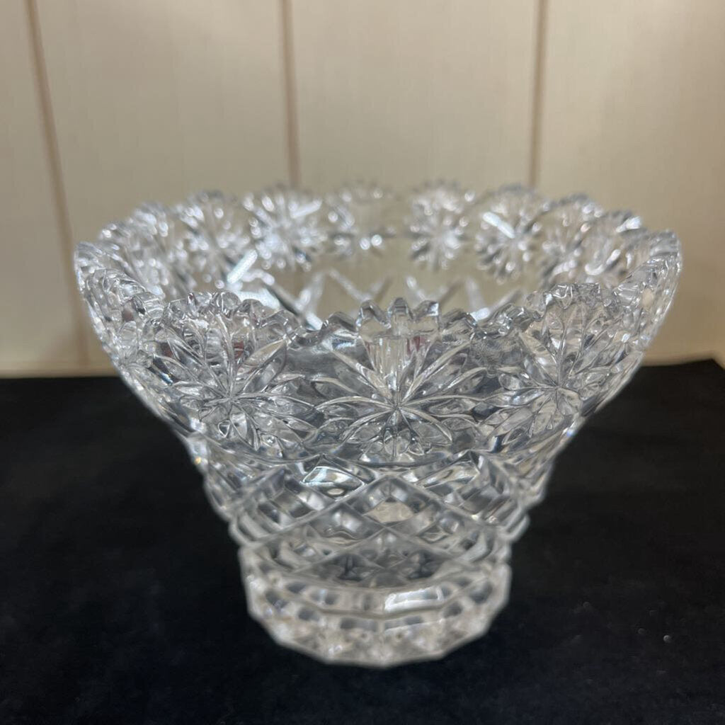 CRYSTAL OVAL BOWL WITH LID