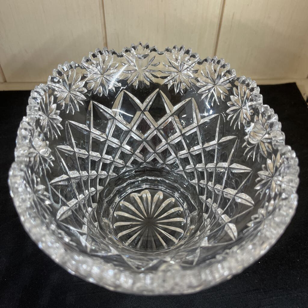 CRYSTAL OVAL BOWL WITH LID