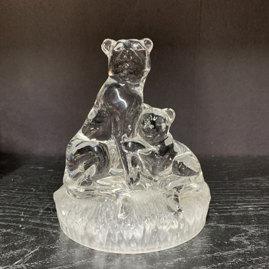 VINTAGE ONEIDA LIONESS AND CUB CRYSTAL