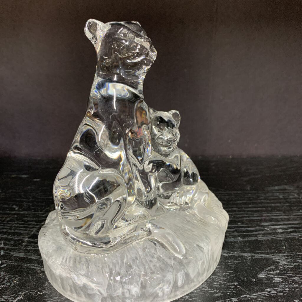 VINTAGE ONEIDA LIONESS AND CUB CRYSTAL