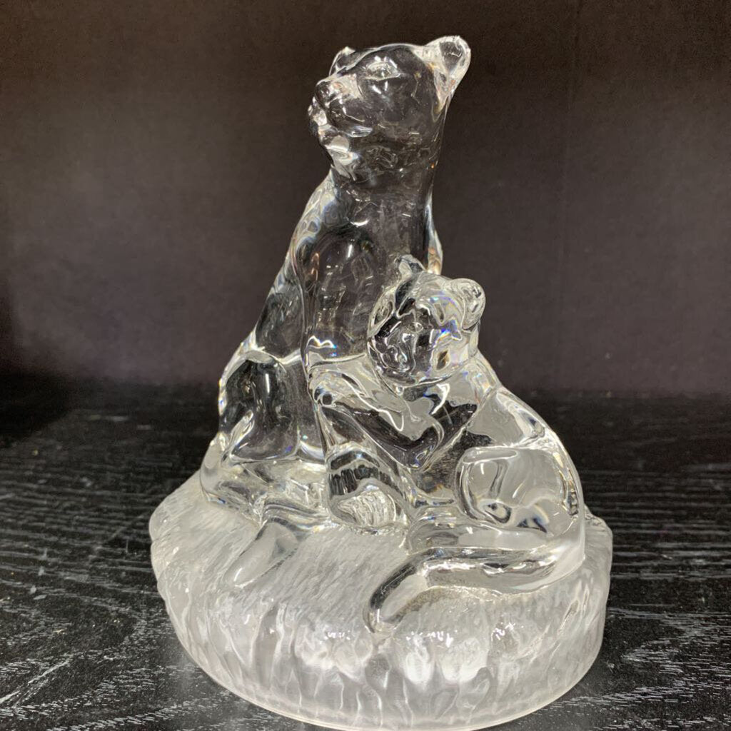 VINTAGE ONEIDA LIONESS AND CUB CRYSTAL